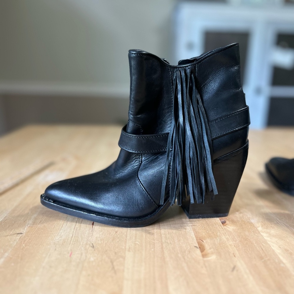 Gianna Bini fringe booties